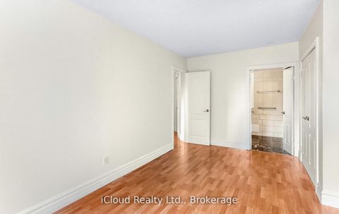 Photo 22 at 837 - 33 Harbour Square, Waterfront Communities C1, Toronto