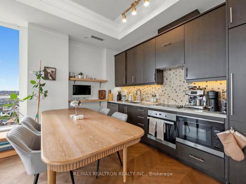 Photo 3 at 914 - 23 Glebe Road W, Eglinton, Toronto