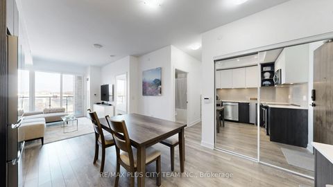 Photo 6 at 626 - 100 Eagle Rock Way, Rural Vaughan, Vaughan