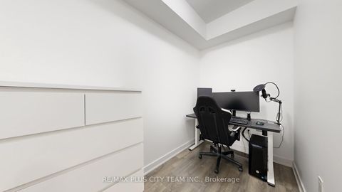 Photo 11 at 626 - 100 Eagle Rock Way, Rural Vaughan, Vaughan