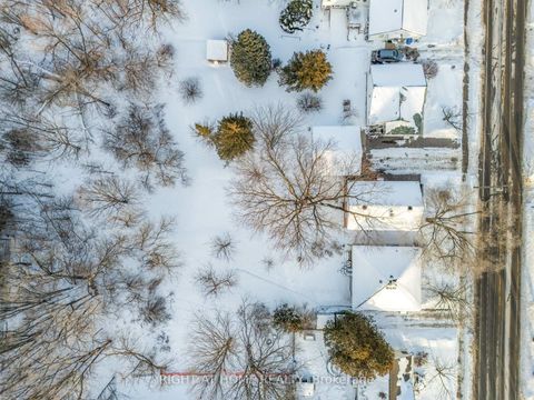 Photo 24 at 735 Srigley Street, College Manor, Newmarket