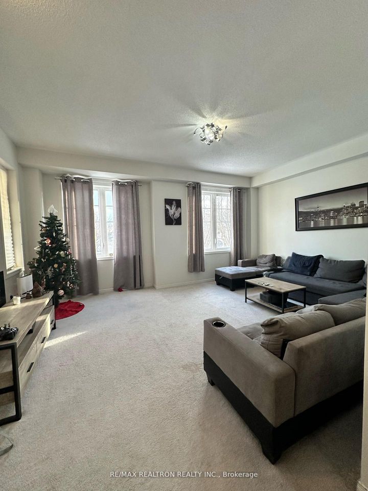 Photo 4 at 835 Atwater Path, Lakeview, Oshawa