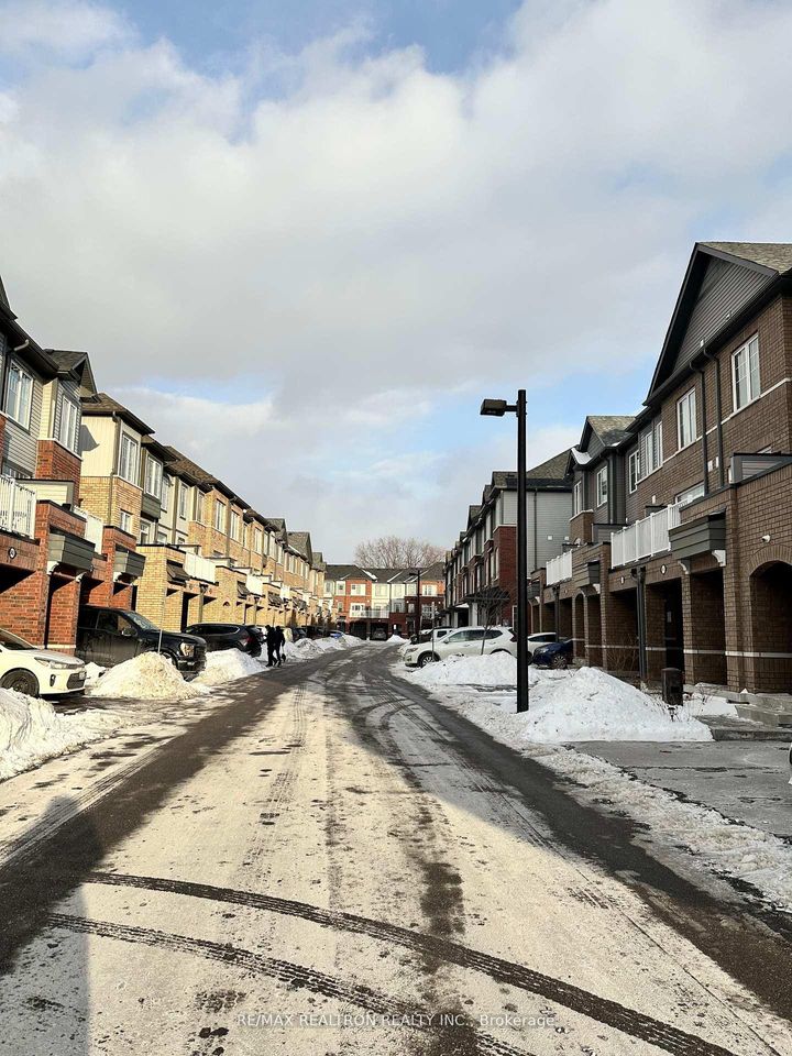 Photo 9 at 835 Atwater Path, Lakeview, Oshawa