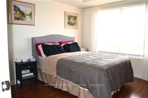 Photo 9 at 514 - 9245 Jane Street, Maple, Vaughan