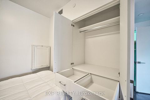 Photo 10 at 209 - 223 St Clair Avenue W, Casa Loma, Toronto