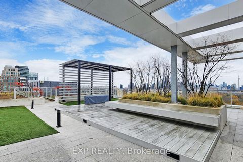 Photo 16 at 209 - 223 St Clair Avenue W, Casa Loma, Toronto