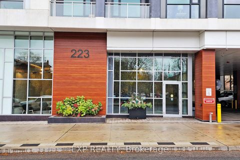 Photo 24 at 209 - 223 St Clair Avenue W, Casa Loma, Toronto