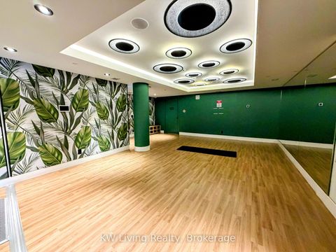 Photo 5 at 818 - 7950 Bathurst Street, Beverley Glen, Vaughan