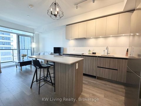 Photo 7 at 818 - 7950 Bathurst Street, Beverley Glen, Vaughan