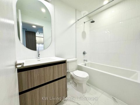 Photo 9 at 818 - 7950 Bathurst Street, Beverley Glen, Vaughan