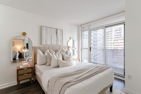 Photo 10 at 1006 - 8 Telegram Mews, Waterfront Communities C1, Toronto