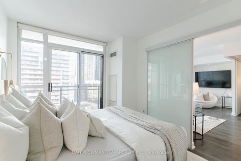 Photo 11 at 1006 - 8 Telegram Mews, Waterfront Communities C1, Toronto