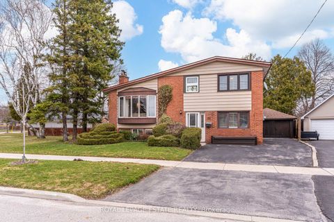Photo 1 at 32 Benprice Court, Woburn, Toronto
