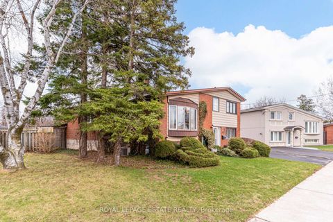 Photo 2 at 32 Benprice Court, Woburn, Toronto