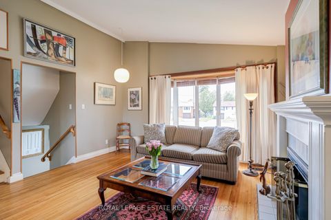 Photo 5 at 32 Benprice Court, Woburn, Toronto