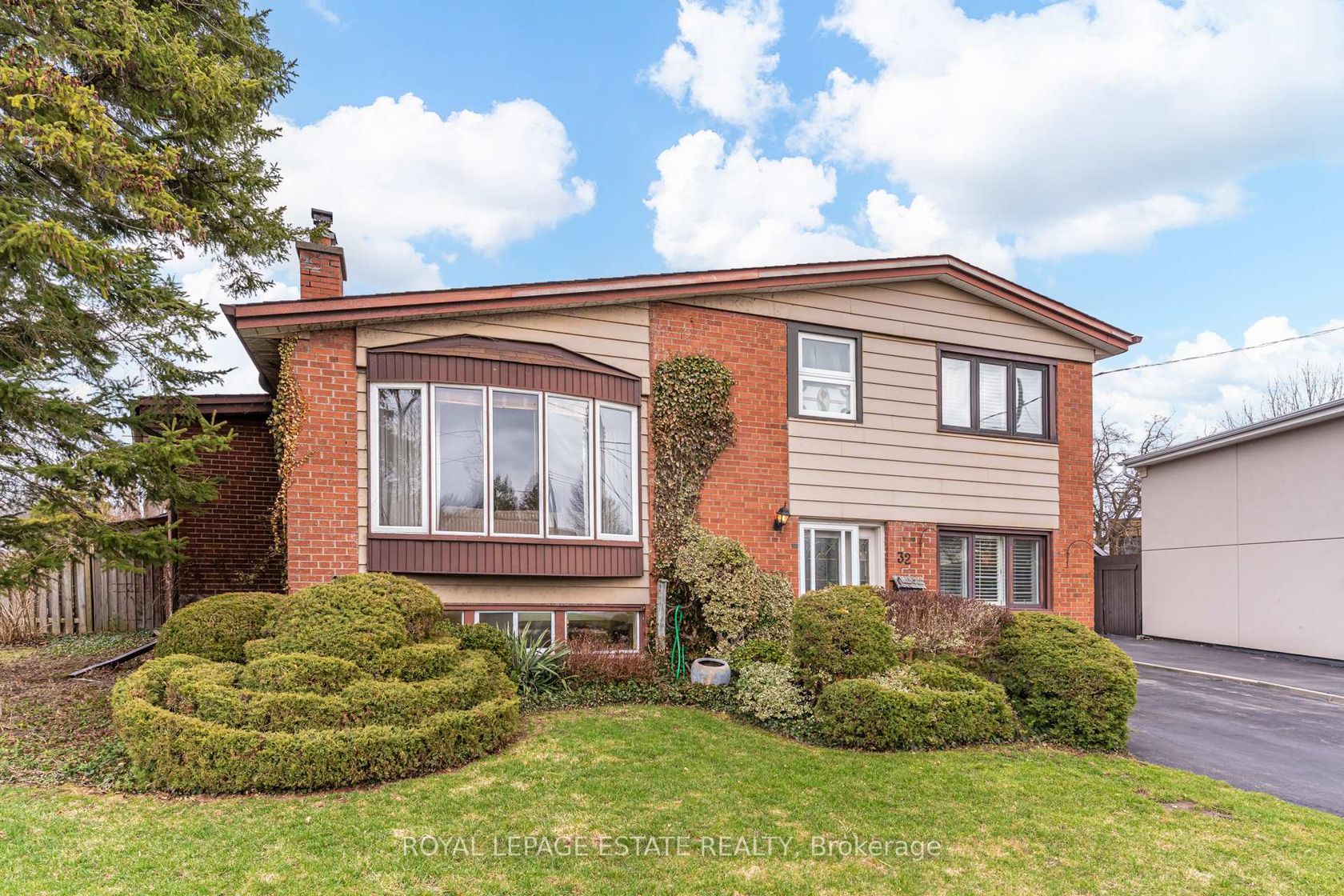 32 Benprice Court, Woburn, Toronto photo number 2