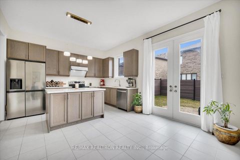 Photo 12 at 157 Prairie Rose Drive, Rural Richmond Hill, Richmond Hill