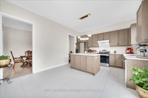 Photo 13 at 157 Prairie Rose Drive, Rural Richmond Hill, Richmond Hill