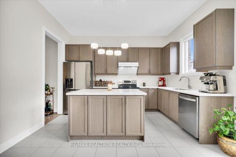 Photo 16 at 157 Prairie Rose Drive, Rural Richmond Hill, Richmond Hill