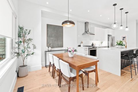 Photo 2 at 23 Manning Avenue, Bellwoods, Toronto