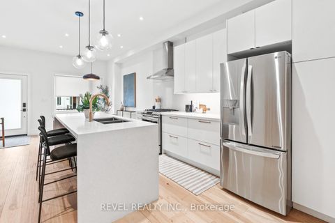 Photo 7 at 23 Manning Avenue, Bellwoods, Toronto