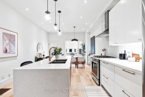 Photo 9 at 23 Manning Avenue, Bellwoods, Toronto