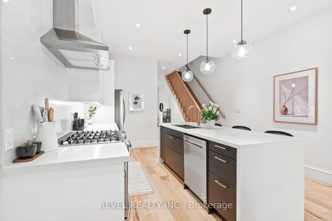 Photo 10 at 23 Manning Avenue, Bellwoods, Toronto