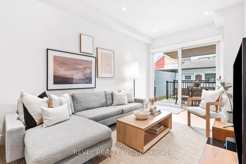 Photo 12 at 23 Manning Avenue, Bellwoods, Toronto