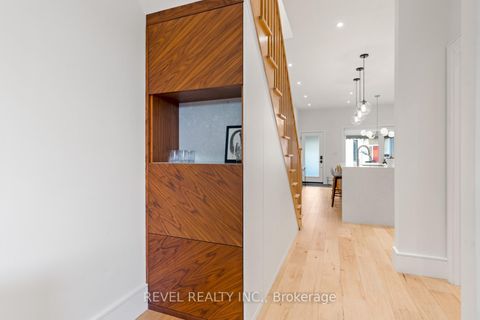 Photo 14 at 23 Manning Avenue, Bellwoods, Toronto