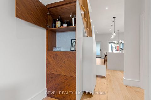 Photo 15 at 23 Manning Avenue, Bellwoods, Toronto