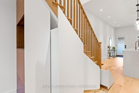 Photo 16 at 23 Manning Avenue, Bellwoods, Toronto