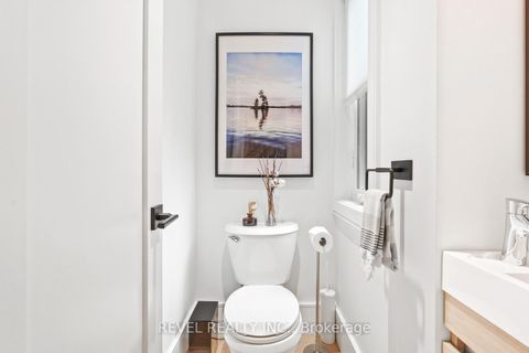 Photo 17 at 23 Manning Avenue, Bellwoods, Toronto