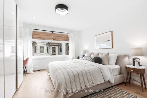 Photo 18 at 23 Manning Avenue, Bellwoods, Toronto