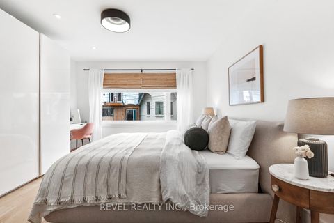 Photo 19 at 23 Manning Avenue, Bellwoods, Toronto