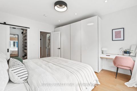 Photo 20 at 23 Manning Avenue, Bellwoods, Toronto