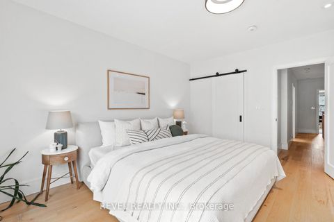 Photo 21 at 23 Manning Avenue, Bellwoods, Toronto