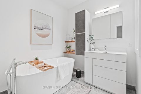 Photo 24 at 23 Manning Avenue, Bellwoods, Toronto