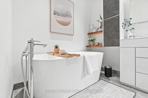 Photo 25 at 23 Manning Avenue, Bellwoods, Toronto