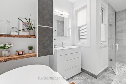 Photo 27 at 23 Manning Avenue, Bellwoods, Toronto