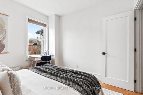 Photo 29 at 23 Manning Avenue, Bellwoods, Toronto