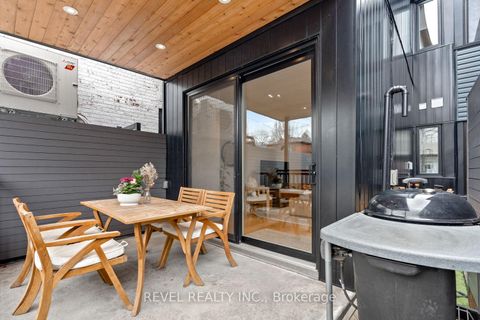 Photo 32 at 23 Manning Avenue, Bellwoods, Toronto