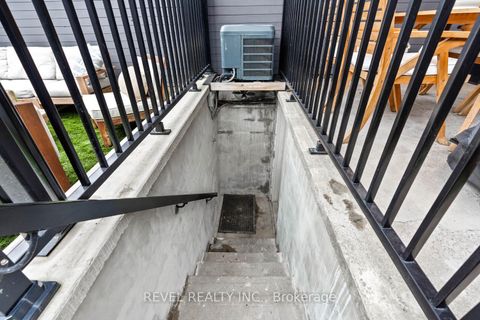 Photo 37 at 23 Manning Avenue, Bellwoods, Toronto