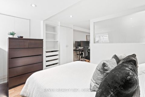 Photo 41 at 23 Manning Avenue, Bellwoods, Toronto