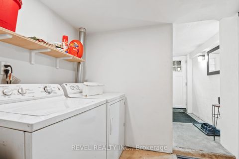 Photo 43 at 23 Manning Avenue, Bellwoods, Toronto