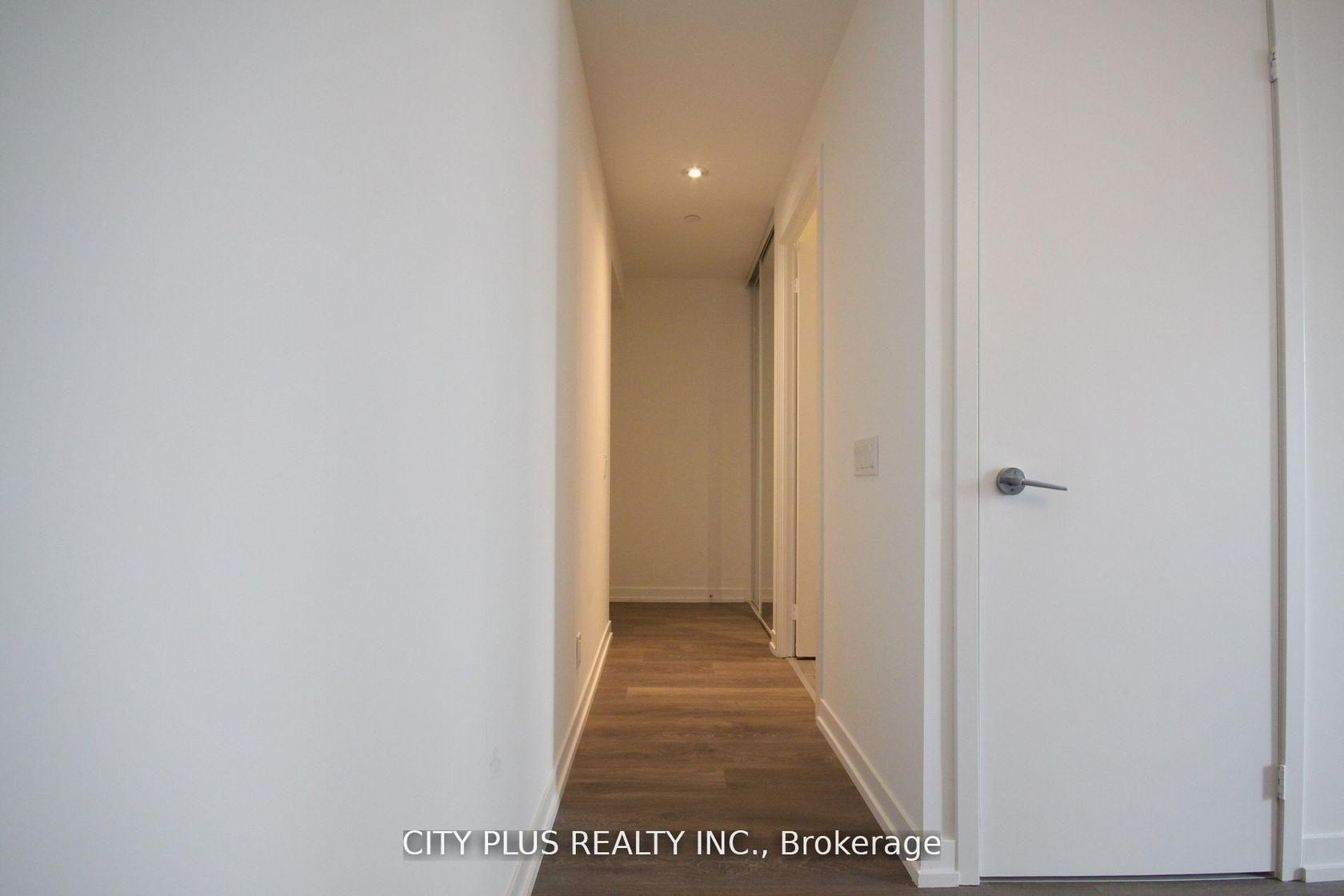 1910 - 950 Portage Parkway, Concord, Vaughan photo 4