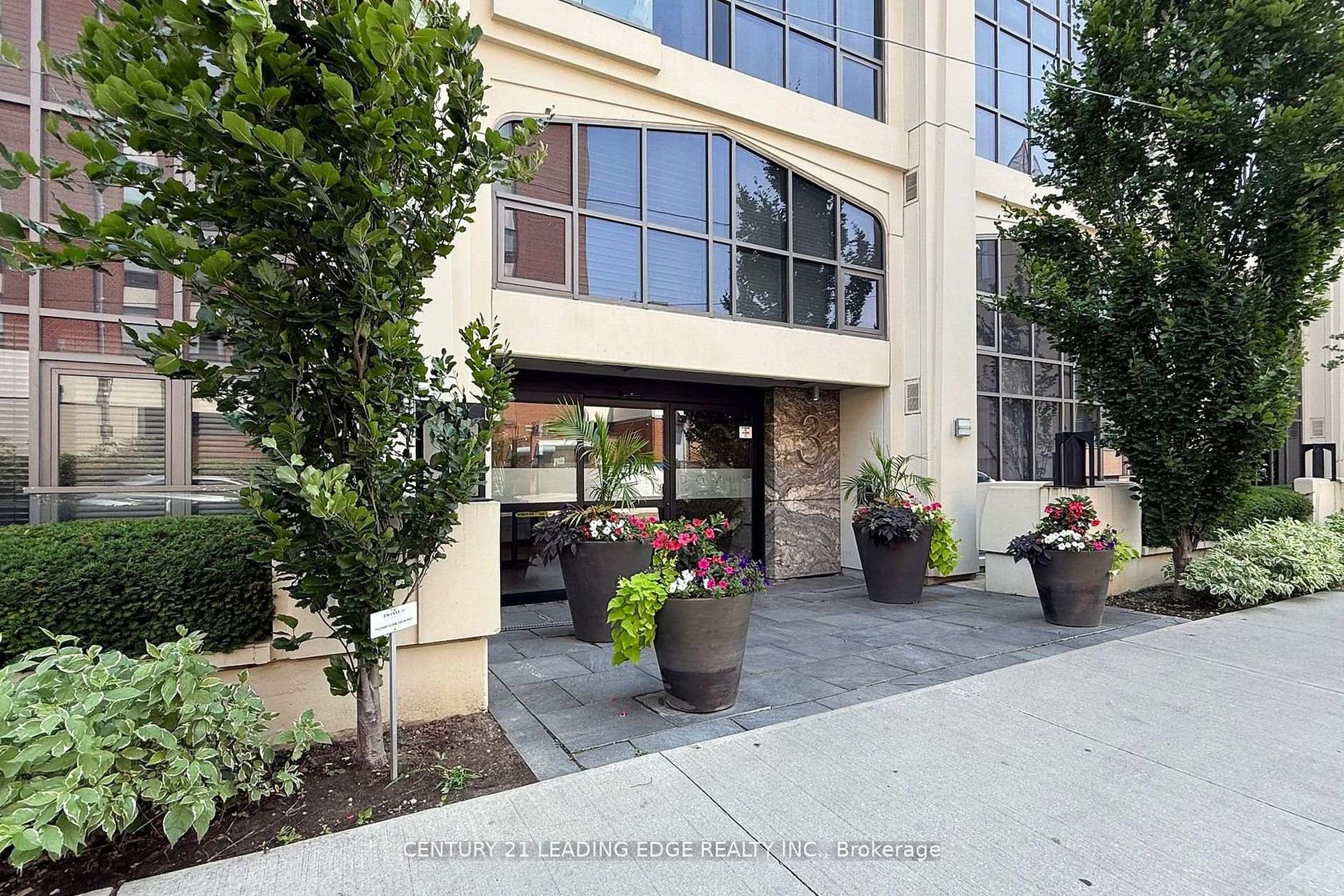 502 - 3 Mcalpine Street, Annex, Toronto photo number 2