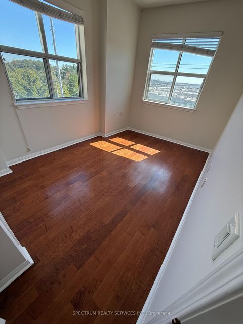 Photo 13 at 516 - 2500 Rutherford Road, Maple, Vaughan