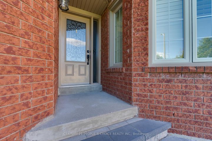Photo 3 at 3841 Periwinkle Crescent, Lisgar, Mississauga