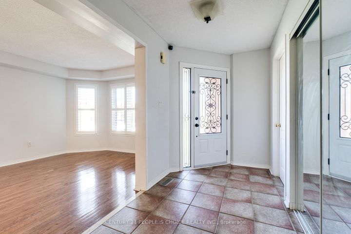 Photo 4 at 3841 Periwinkle Crescent, Lisgar, Mississauga