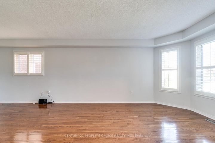 Photo 7 at 3841 Periwinkle Crescent, Lisgar, Mississauga